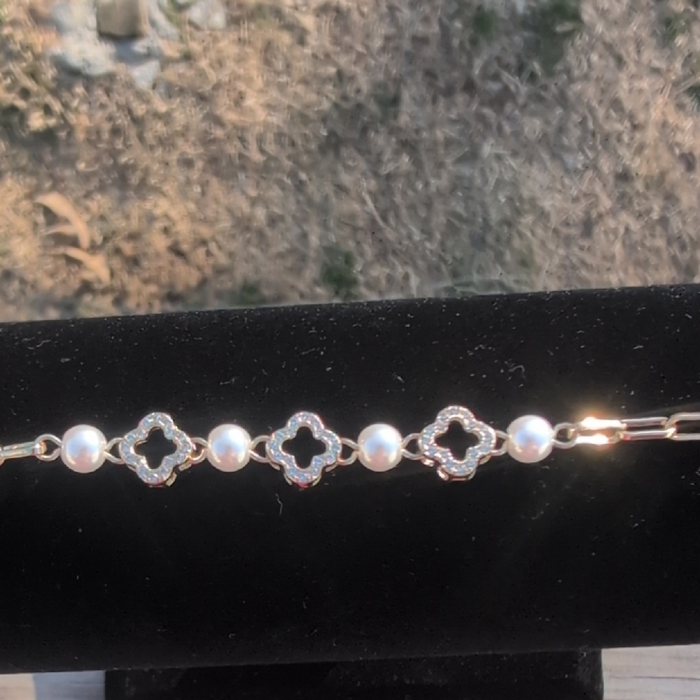 Gold Plated and Faux Pearl Bracelet - Picture 3 of 4